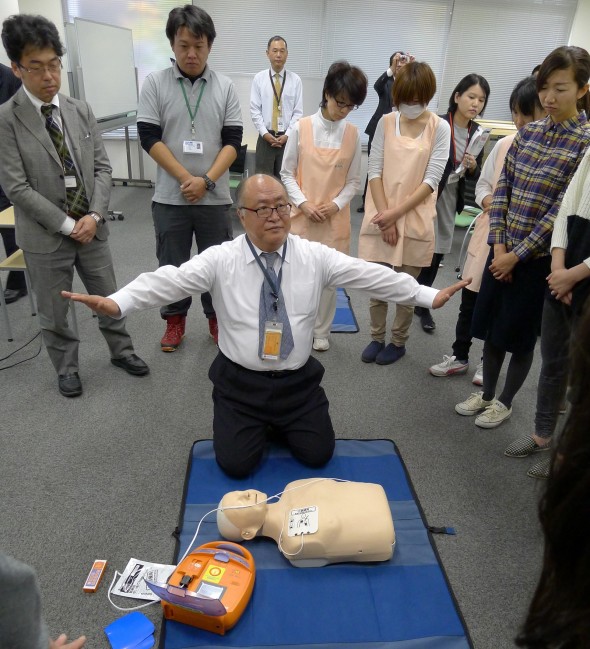 この日のメイン講師を務めた長谷川禎さん(中央)