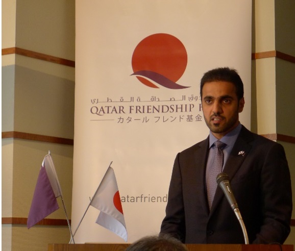 日本外国特派員協会にて行われた報告会でスピーチを行う、カタール開発基金カリファ・ビン・ジャシム・アル・クワリ局長