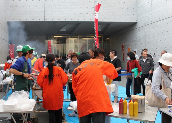 職員たちが岩手県・大船渡に炊き出し支援に(2011年)