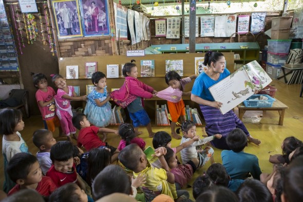 タイ国境難民キャンプでの図書館活動（ｃ）川畑嘉文氏撮影