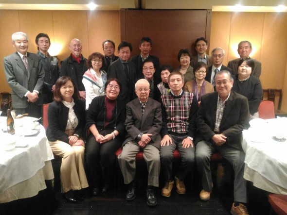 著者 松村博さんを囲んだ出版記念会