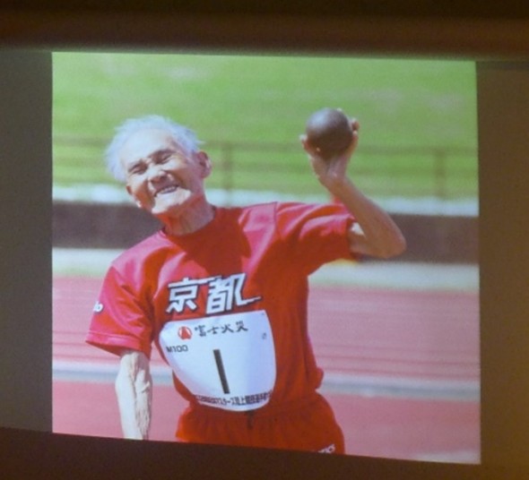 マスターズ陸上競技の参加者(写真　齊藤文護さん)