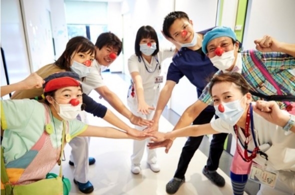 「すべてのこどもにこども時間を」を合言葉に、臨床道化師を小児病棟に派遣して子どもたちを励ますNPO 法人 日本クリニクラウン協会の皆さん